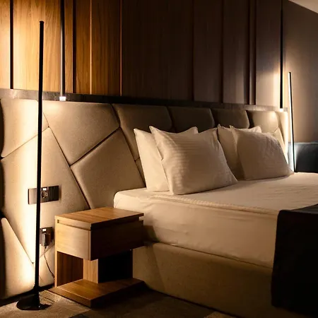 Hotel Lumiere